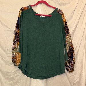 Beyove XXL Hunter Green V-Neck Top with Vibrant Patterned Sleeves